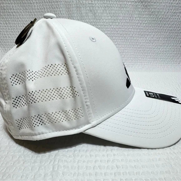 Adidas White and Black Men's Cap - Picture 6 of 7